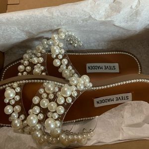 Taye Pearl Embellished sandals- Steve Madden